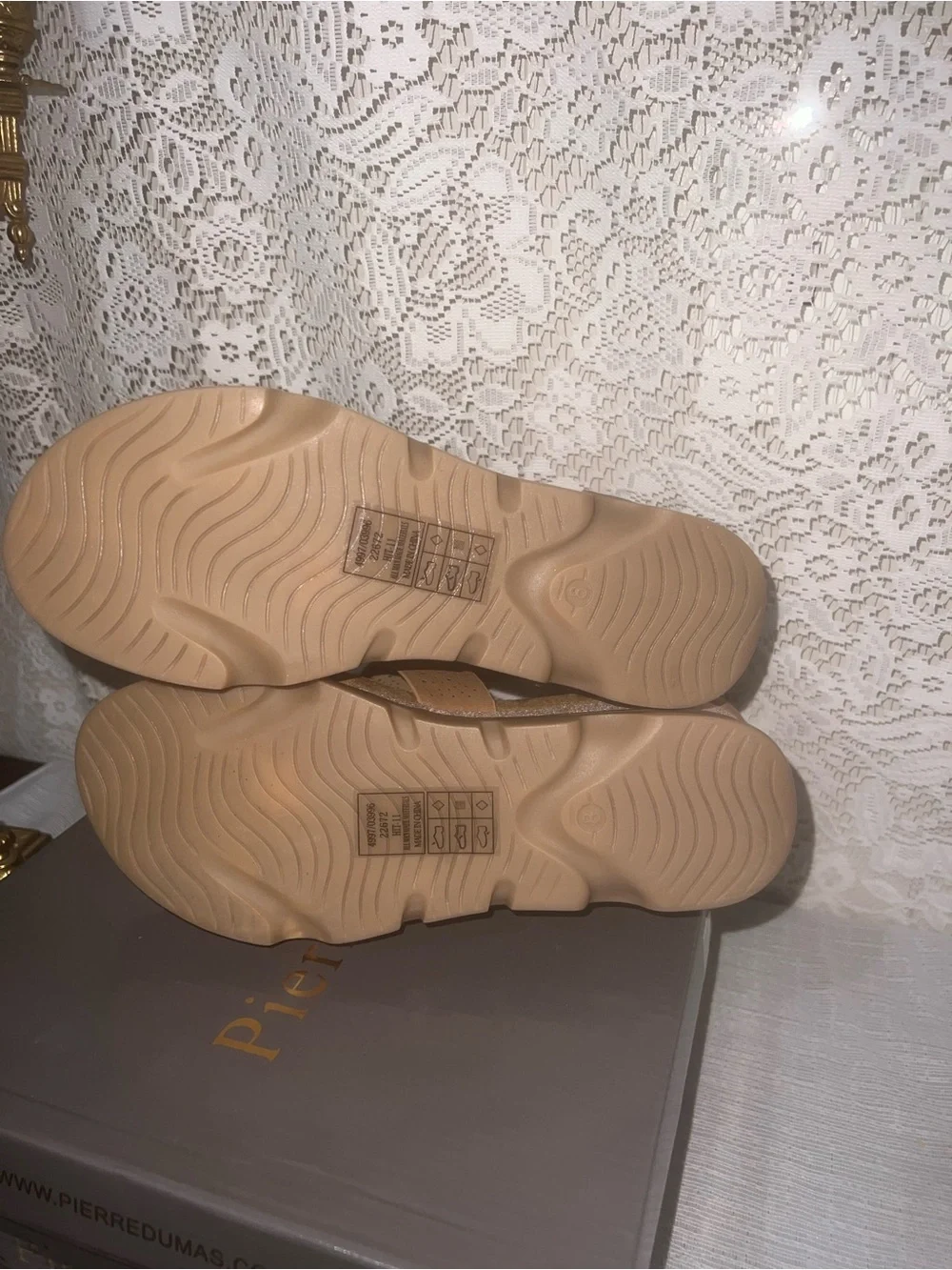 Pierre Dumas HIT-11 Camel Tan Wedge Heel Sandals Size 8M NEW